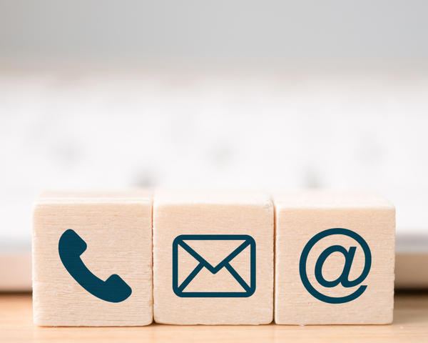 Kontakt für Geschäftskunden Kontaktmöglichkeiten mit Telefon-, E-Mail- und E-Mail-Adresse als Symbole