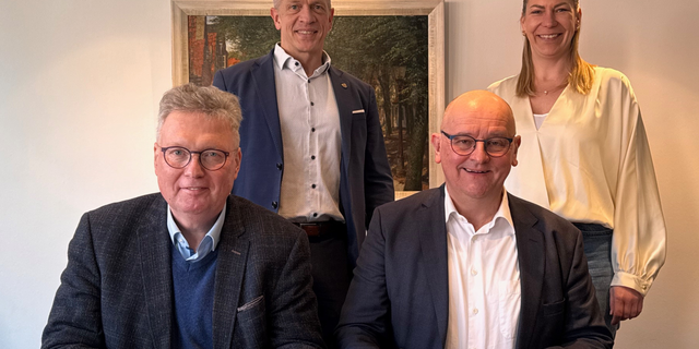 Vertragsunterzeichnung in Husum